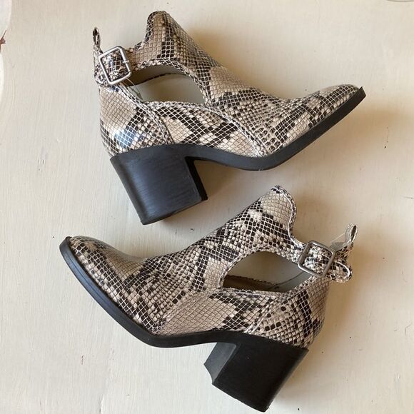 Mia Erin Snakeskin Cutouts Block Heel Ankle Boots Size 7 M New No Box - Picture 1 of 13